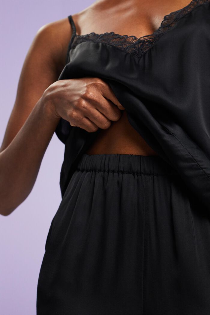 Krótka, satynowa piżama, LENZING™ ECOVERO™, BLACK, detail image number 4