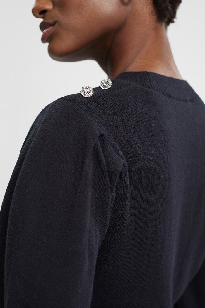 Sweter z biżuteryjnymi guzikami, BLACK, detail image number 0
