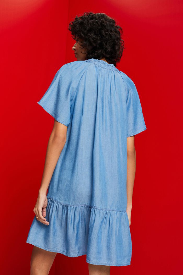 Sukienka z tkaniny chambray z zawiązywanym dekoltem i falbaniastym obszyciem, TENCEL™, BLUE MEDIUM WASHED, detail image number 3