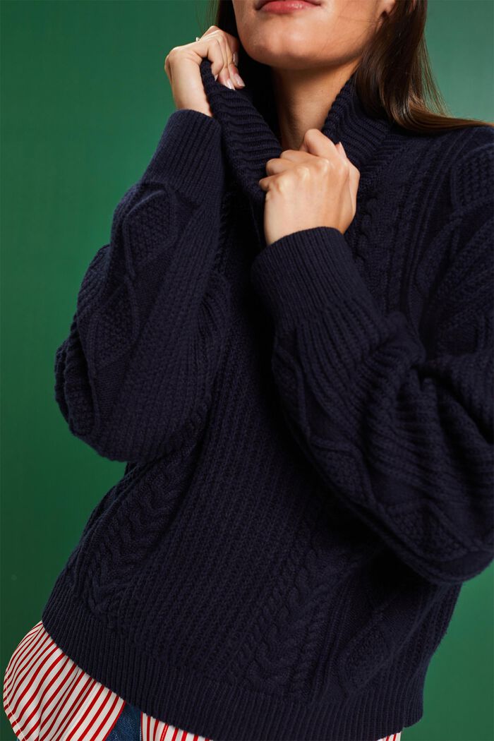 Sweter z półgolfem i wzorem w warkocze, NAVY, detail image number 2