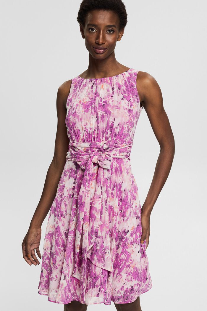 Z recyklingu: szyfonowa sukienka z kwiatowym wzorem