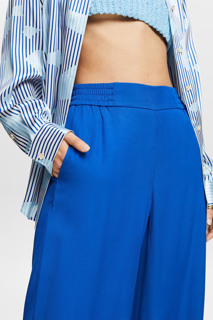 Szerokie spodnie bez zapięcia z diagonalu, BRIGHT BLUE, detail image number 4