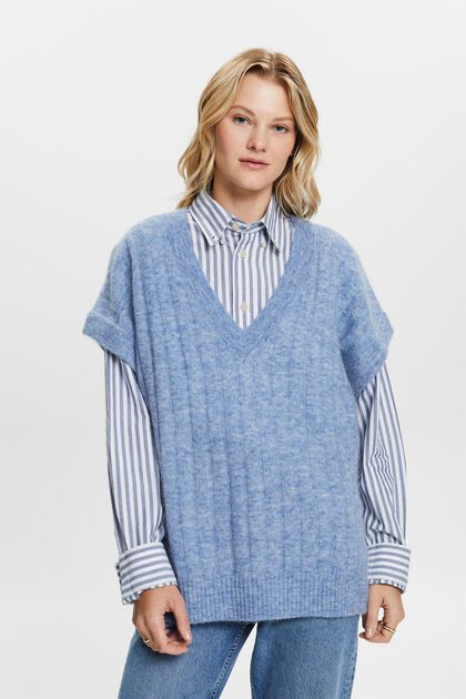 Oversizowy sweter z dekoltem w serek z prążkowanej dzianiny