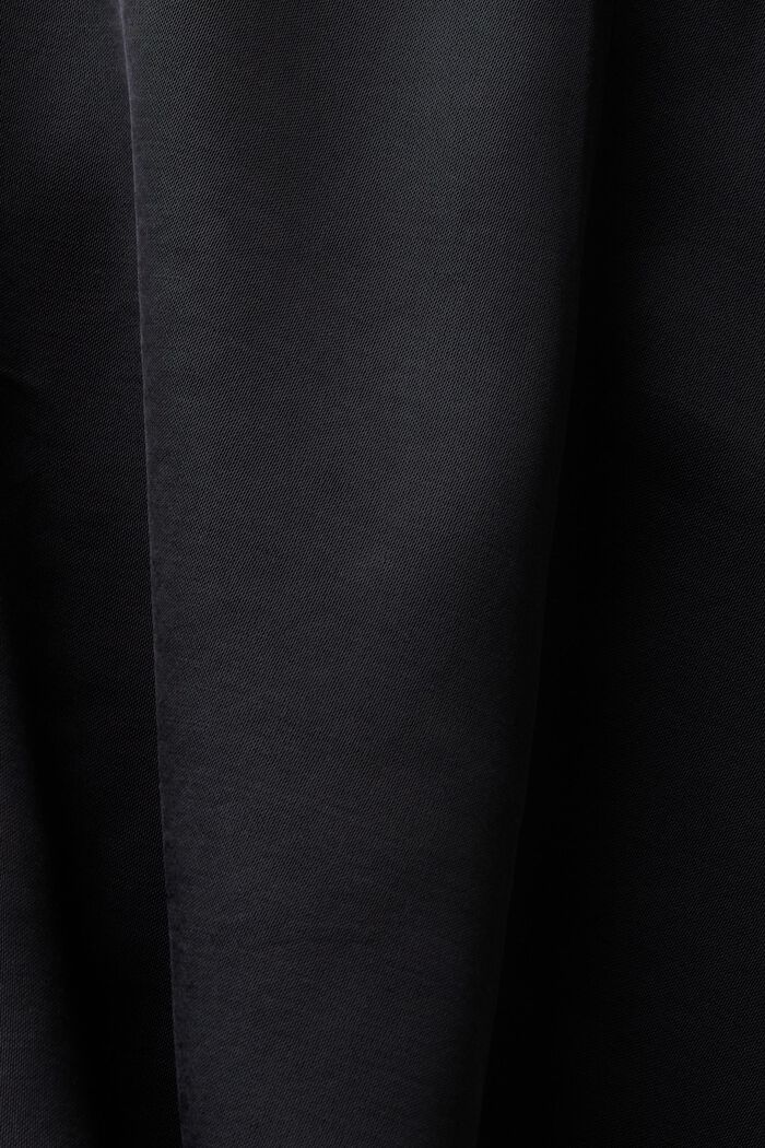 Satynowa bluzka z marszczoną baskinką, BLACK, detail image number 5