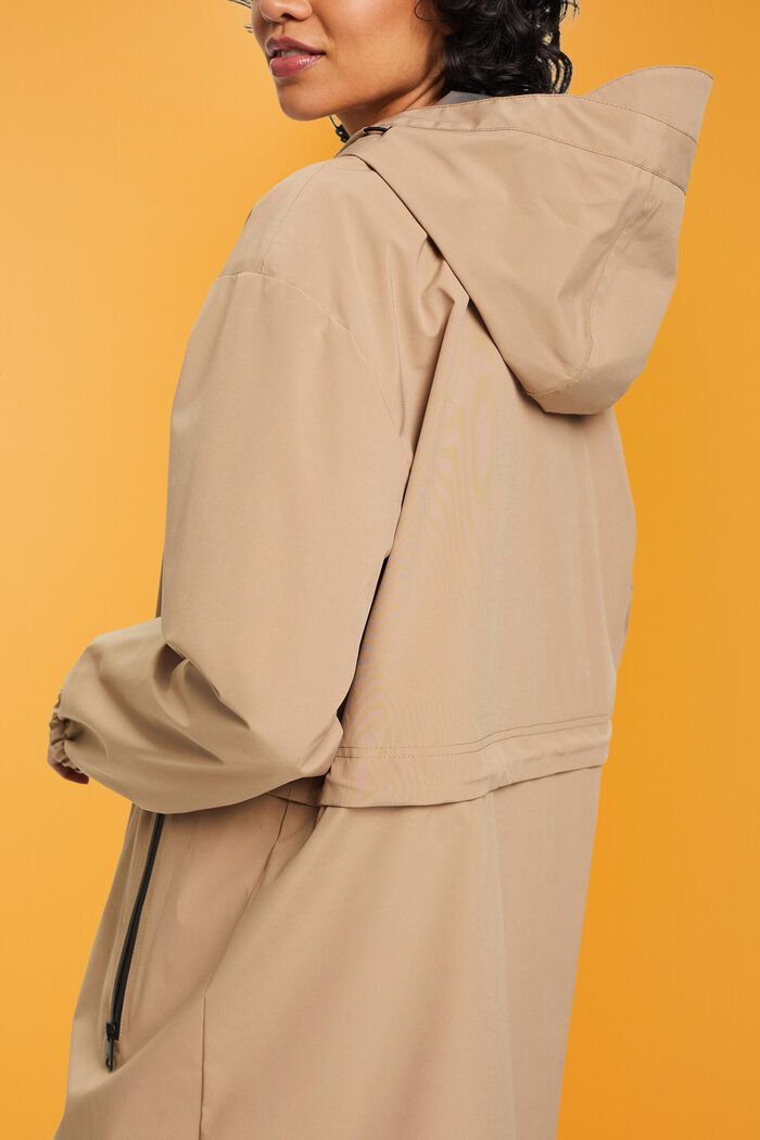 Płaszcz przeciwdeszczowy z kapturem z troczkiem, CAMEL, detail image number 4