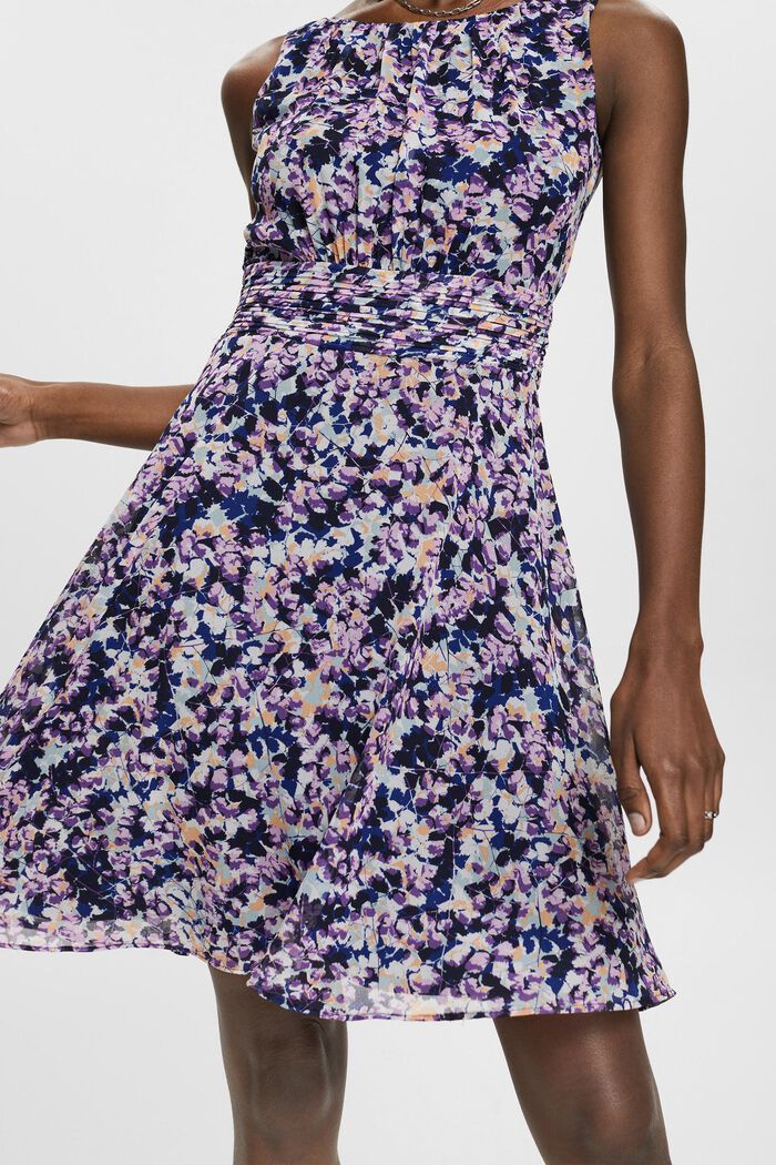 Z recyklingu: szyfonowa sukienka z marszczoną talią, NAVY BLUE, detail image number 2
