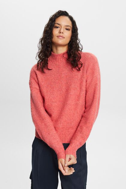 Puszysty sweter z półgolfem