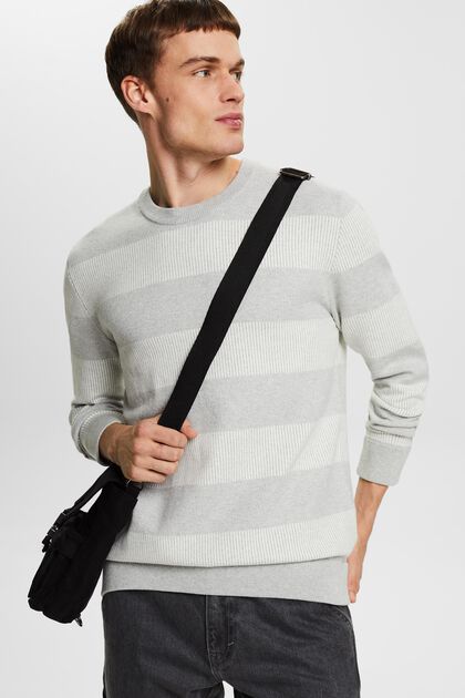 Sweter z prążkowanej dzianiny w paski