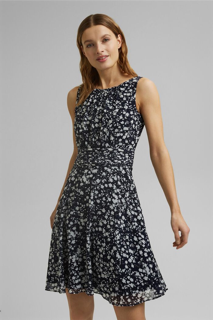 Z recyklingu: szyfonowa sukienka z marszczoną talią, NAVY, detail image number 0
