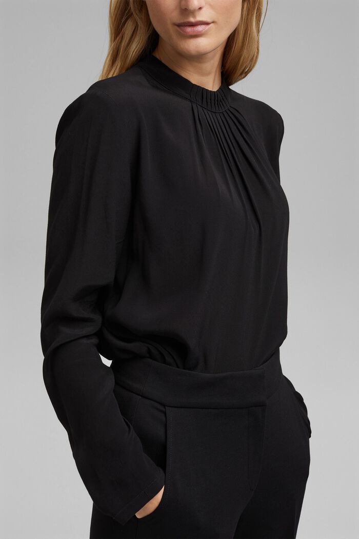 Bluzka z pliskami i LENZING™ ECOVERO™, BLACK, detail image number 2