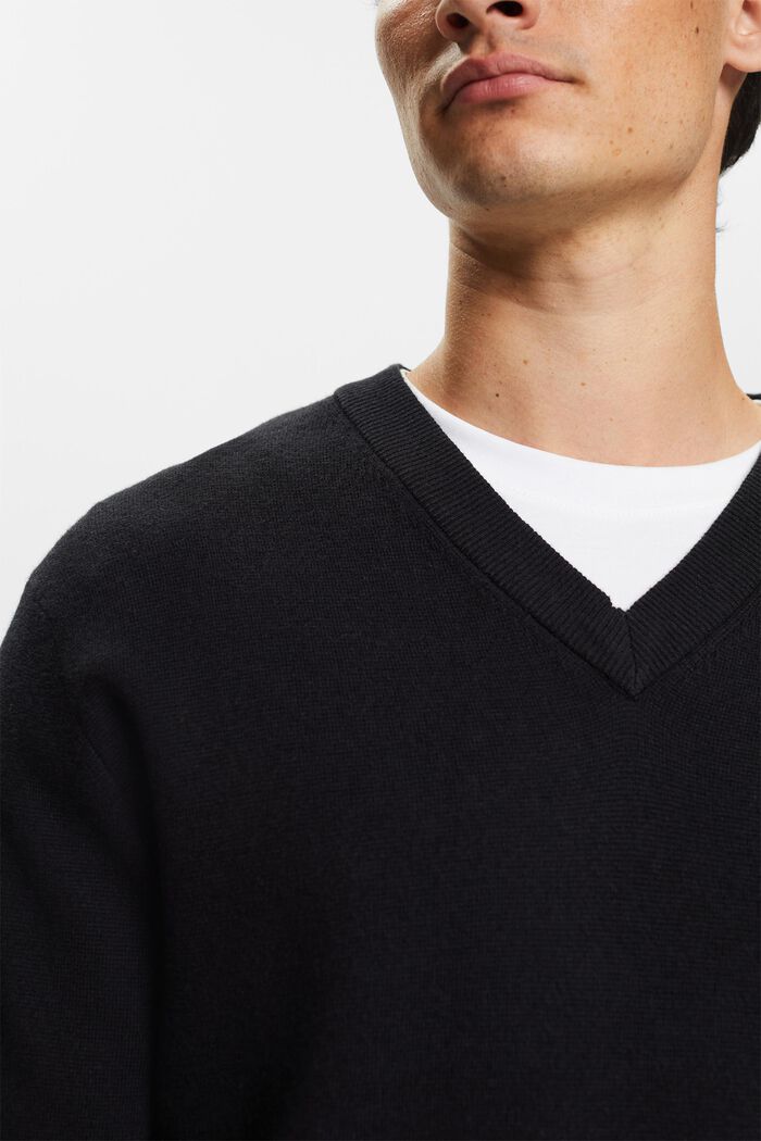 Sweter basic z dekoltem w serek, mieszanka wełniana, BLACK, detail image number 2