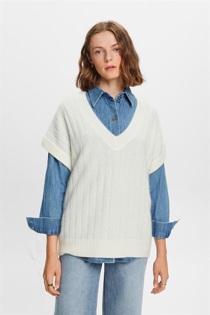 Oversizowy sweter z dekoltem w serek z prążkowanej dzianiny