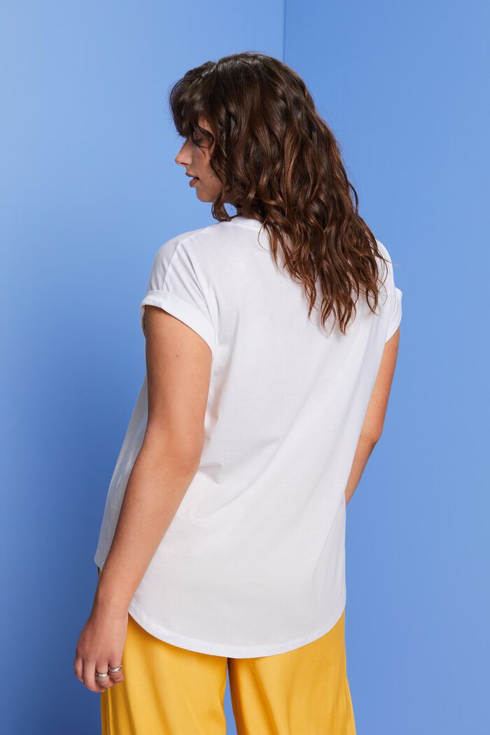 T-shirt z małym nadrukiem o fasonie CURVY, 100% bawełna, WHITE, detail image number 3