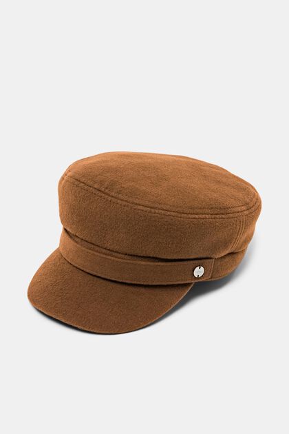 Filcowa czapka w militarnym stylu