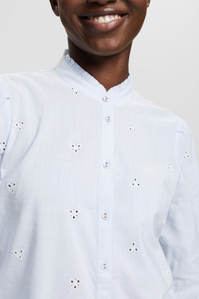 Bluzka z ażurowym, haftowanym wzorem, LENZING™ ECOVERO™, LIGHT BLUE, detail image number 2