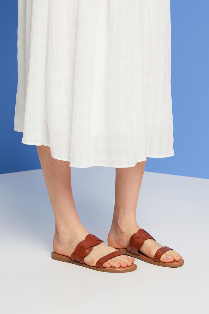 Wsuwane sandały z plecionej wegańskiej skóry, CARAMEL, detail image number 1