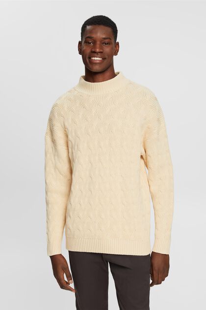 Sweter o grubym splocie w warkocze