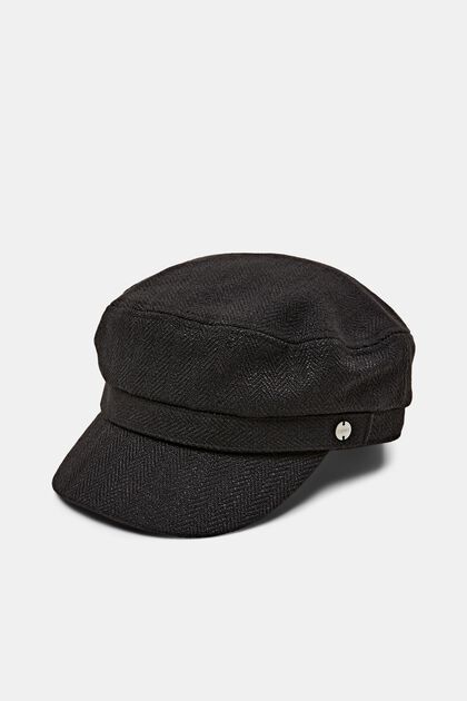 Fakturalna czapka w wojskowym stylu