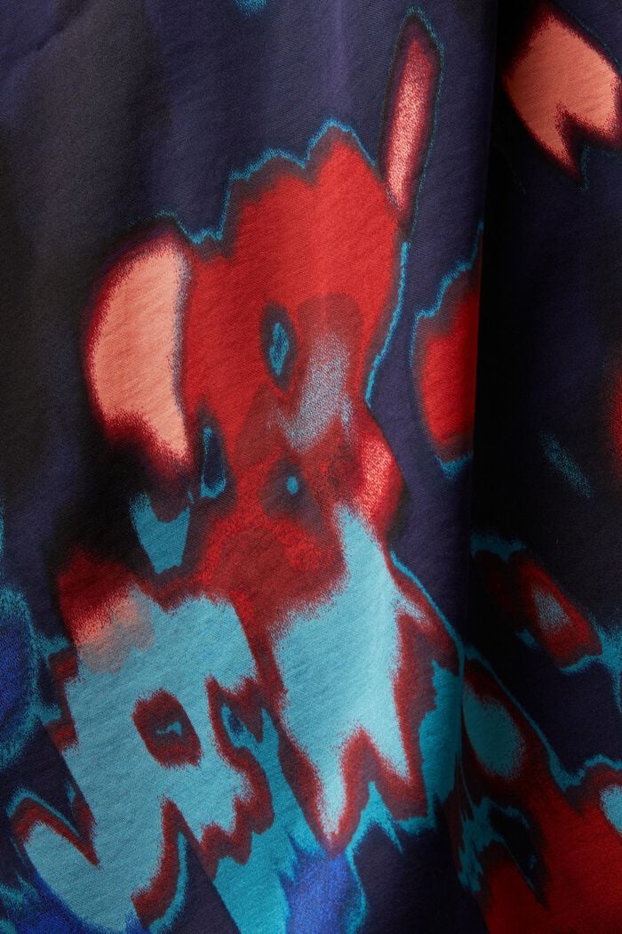 Satynowa bluzka z nadrukiem z dekoltem w serek i marszczeniami, DARK BLUE, detail image number 5