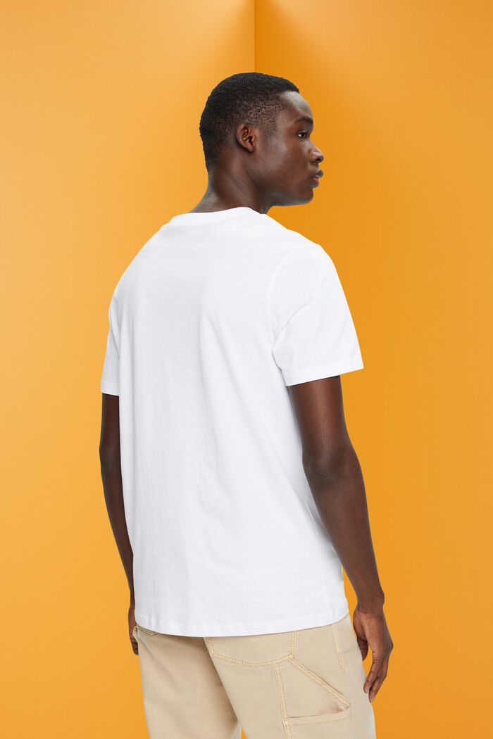 Bawełniany T-shirt z nadrukiem z przodu, fason slim fit, WHITE, detail image number 3