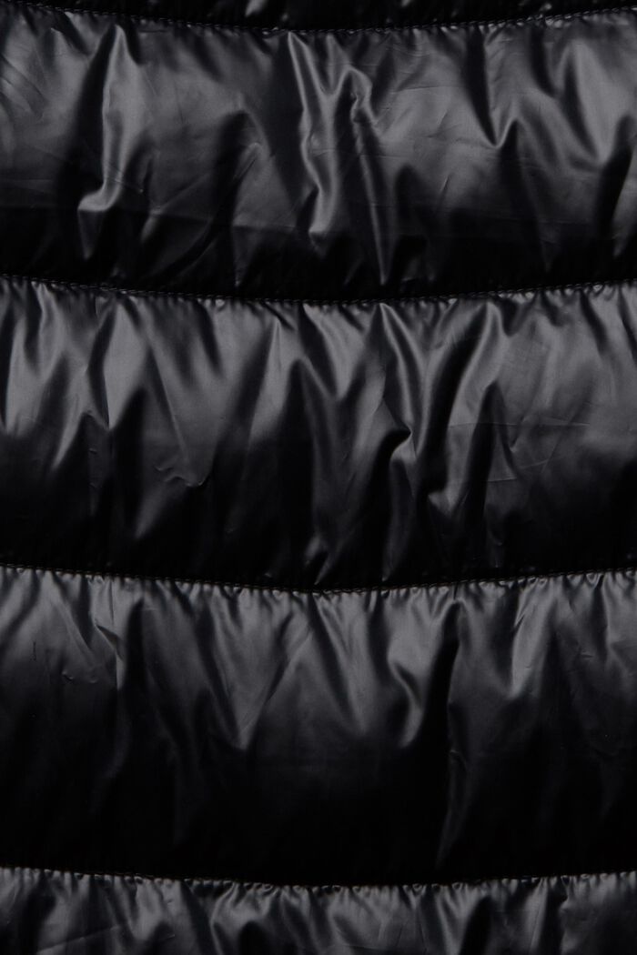 Pikowany płaszcz z odpinanym kapturem z troczkiem, BLACK, detail image number 1