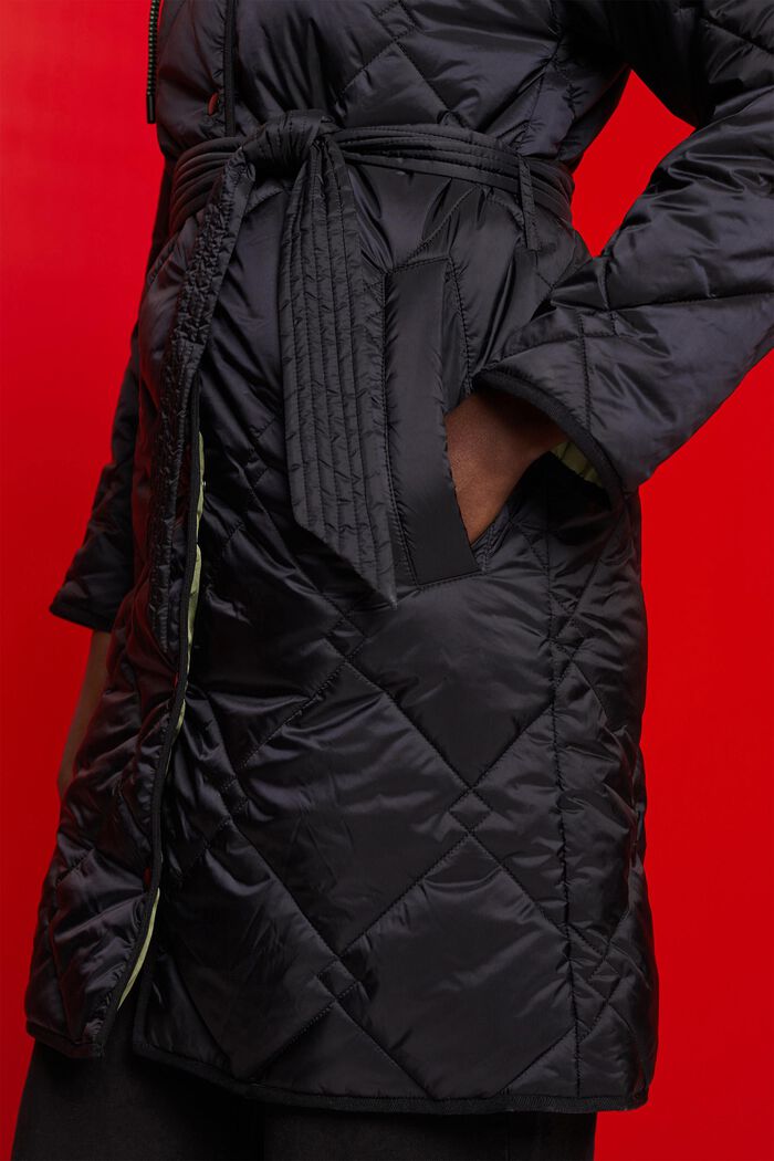 Pikowany płaszcz z kapturem, BLACK, detail image number 2