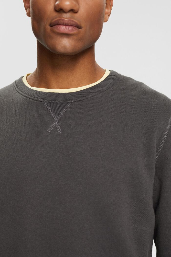 Jednokolorowa bluza o fasonie regular fit, BLACK, detail image number 0