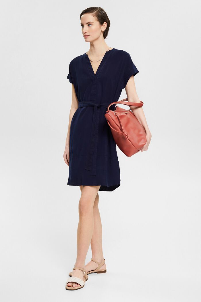 Z włókna TENCEL™:  sukienka w stylu tuniki z paskiem, NAVY, detail image number 1