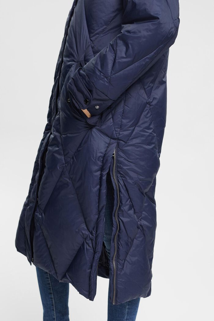 Pikowany płaszcz puchowy z odpinanym kapturem, NAVY, detail image number 2