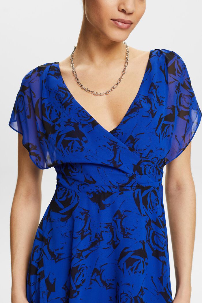 Szyfonowa sukienka maxi z dekoltem w serek, BRIGHT BLUE, detail image number 3